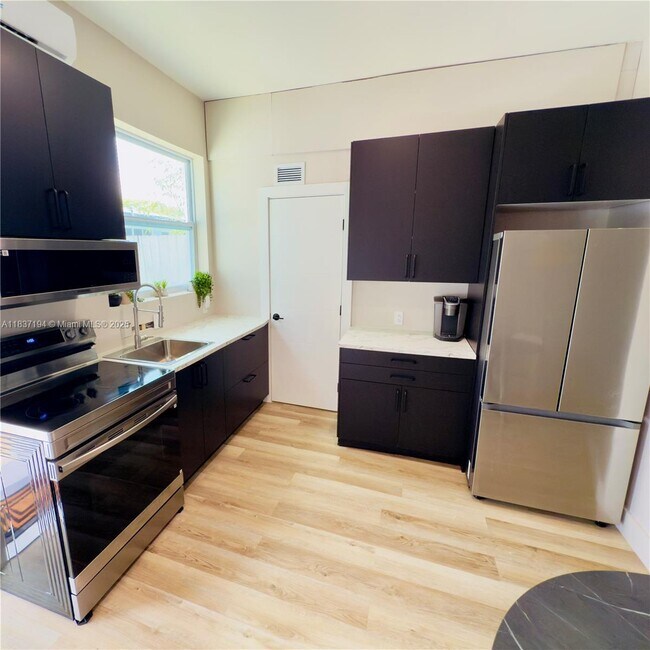 Foto del edificio - 220 NW 126th St
