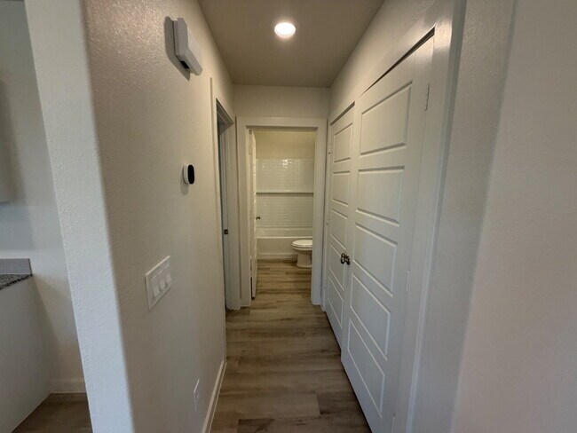 Foto del edificio - New Modern 3 Bedroom Home in Frenship ISD with Garage & Fenced Backyard