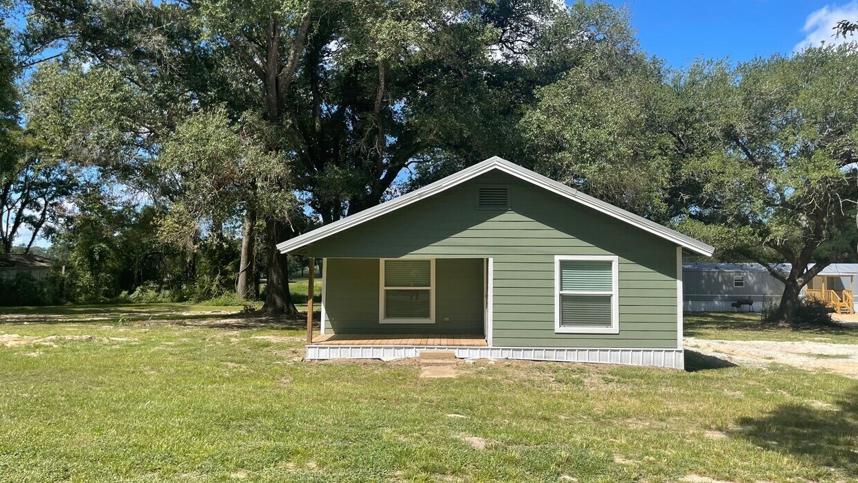 Foto principal - 3 Bed, 1 Bath House