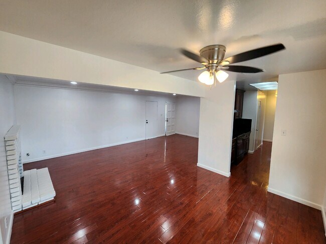 Building Photo - 2937 N Francisco Way
