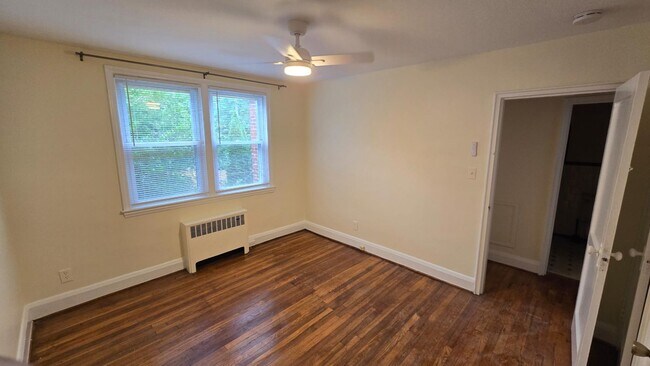 Building Photo - 6148 Parkway Dr