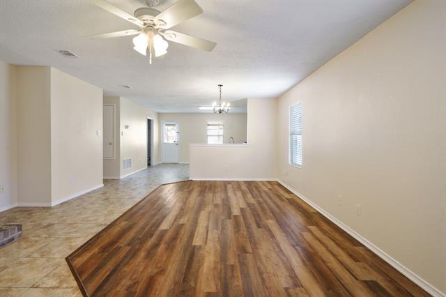 Building Photo - 3208 Legend Dr