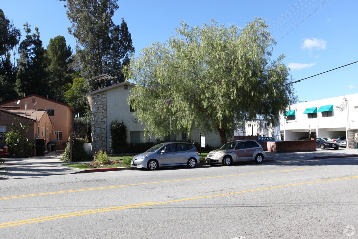 Building Photo - 5353 Canoga Ave
