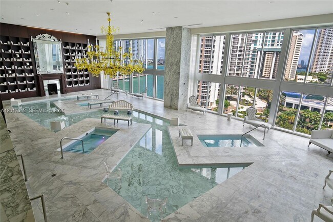 Foto del edificio - 495 Brickell Ave