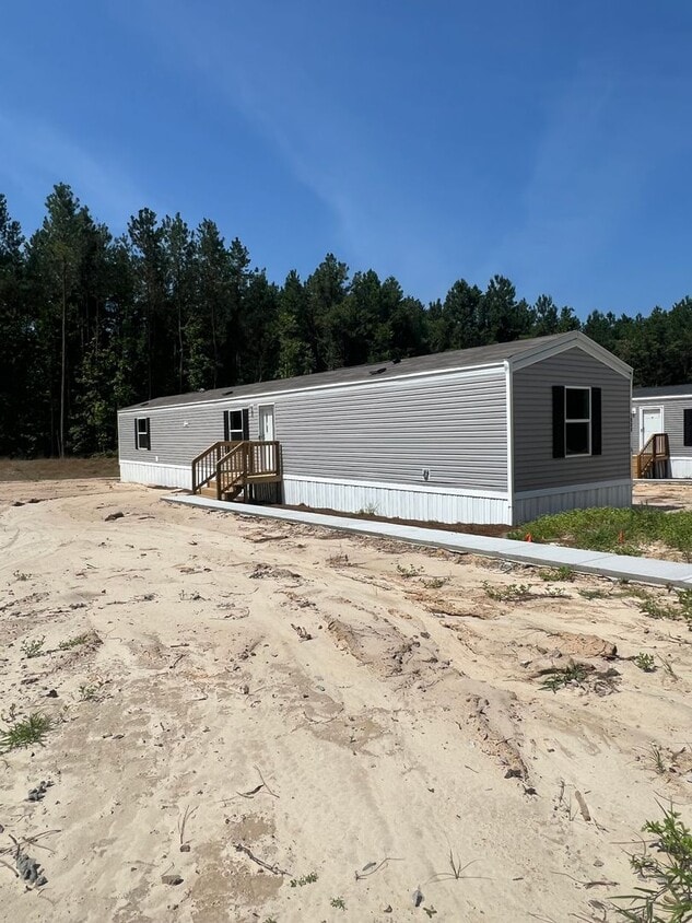 Primary Photo - Brand New! Move In Ready & Close to Downto...