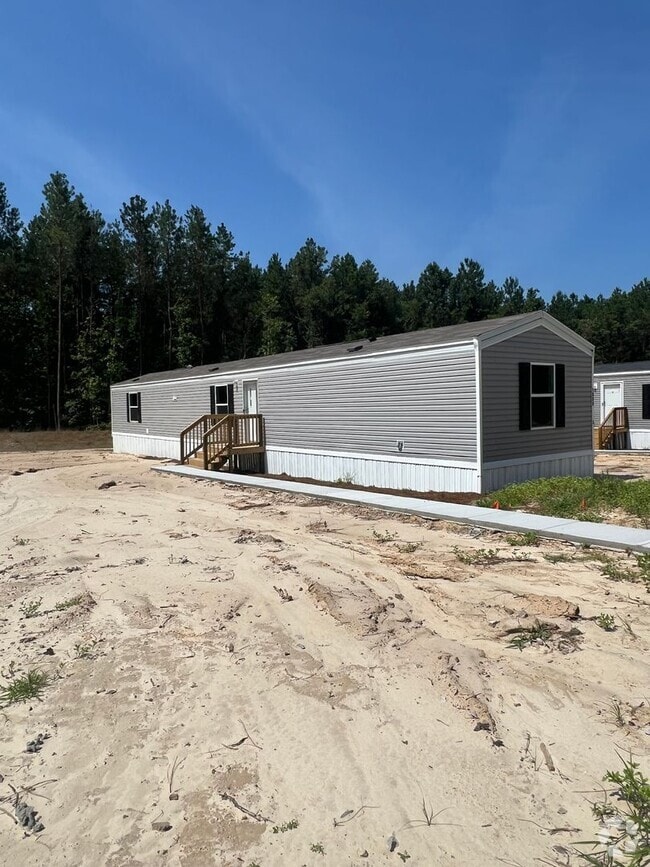 Building Photo - 1000 Evergreen Dr