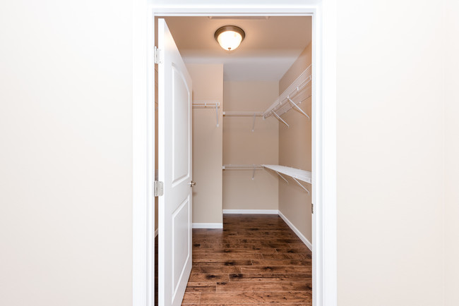 Building Photo - Willowbrooke Luxury Townhouses