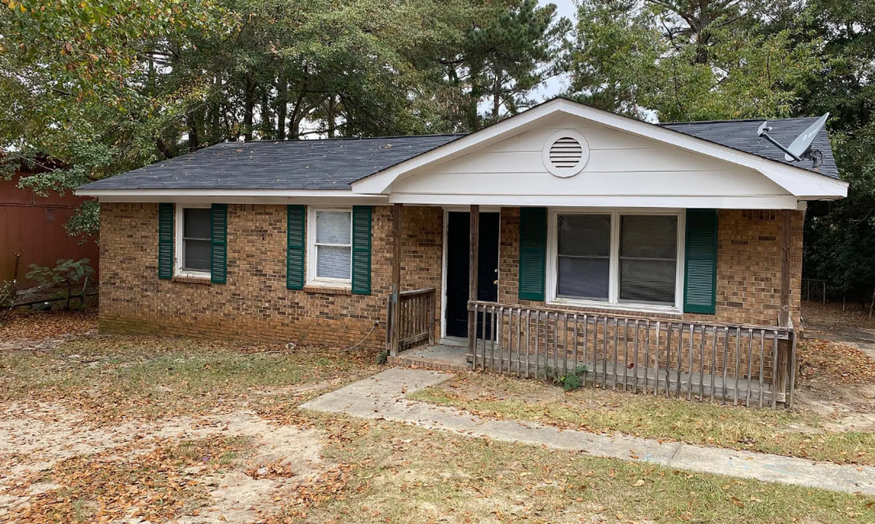 Primary Photo - Four-bedroom house off North Main