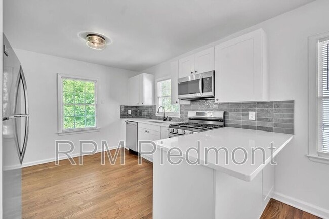 Photo - 1215 Hosea L Williams Dr SE House