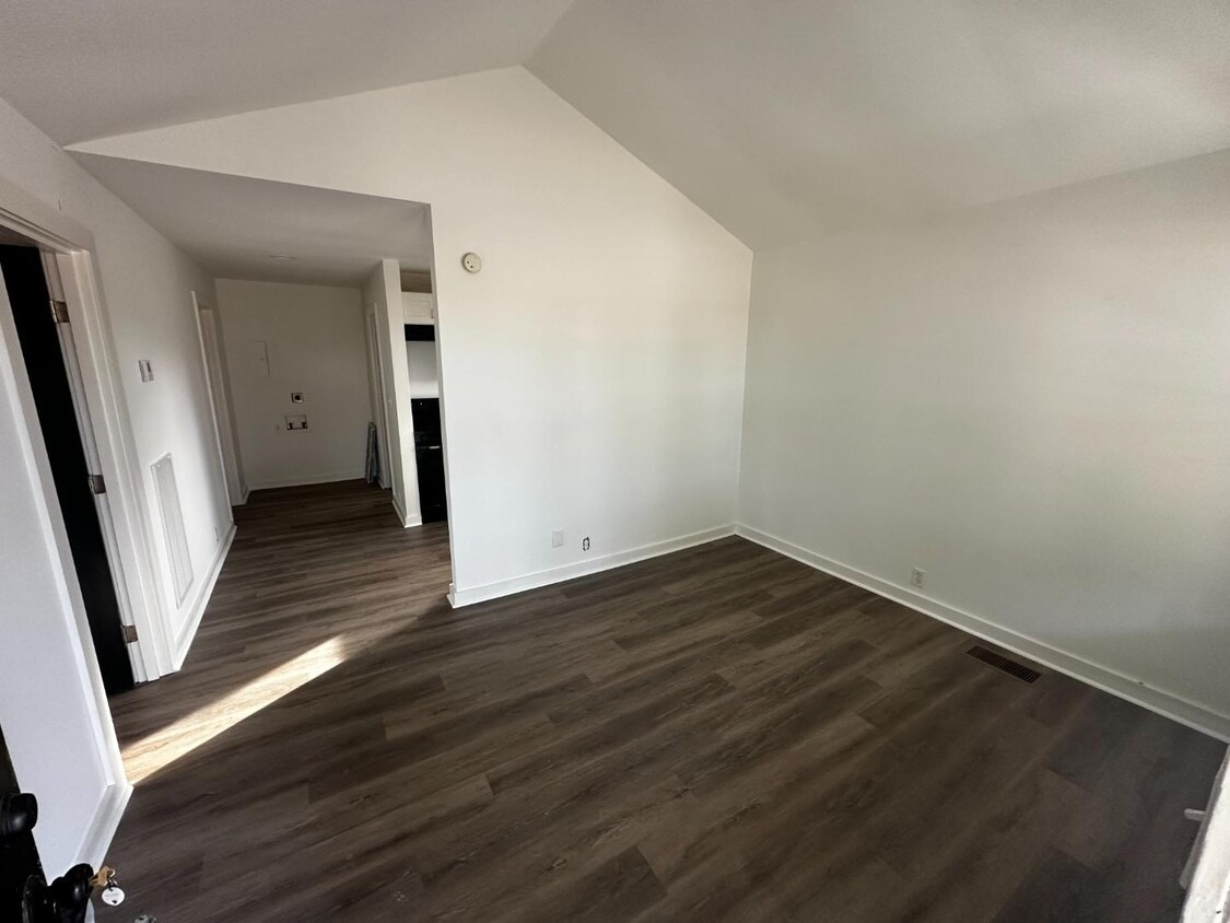 Photo - 749 Mt. Hope St - 101