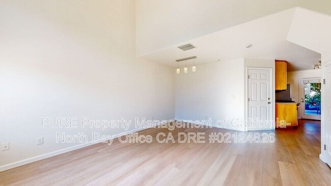 Building Photo - 120 Treadway Ct