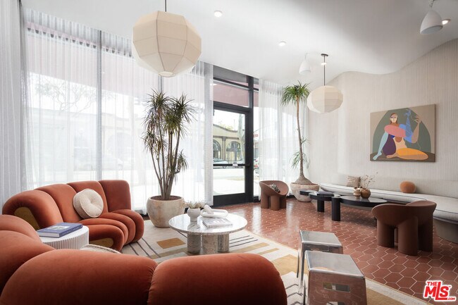 Foto del edificio - 7617 Santa Monica Blvd