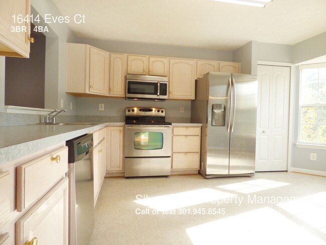 Foto del edificio - 16414 Eves Ct