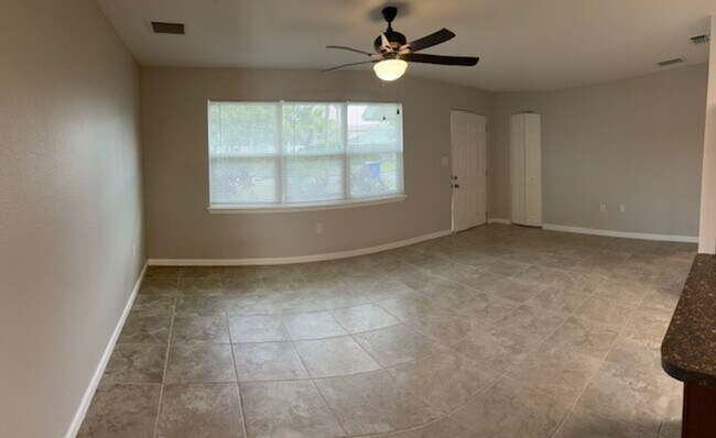 Foto del edificio - Must See! Renovated 3/2 Block Home Close To River! Water and Lawn Care Included