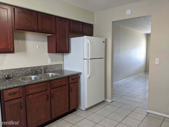 Foto del edificio - 2 br, 1 bath Apartment - 5622 La Salle Court