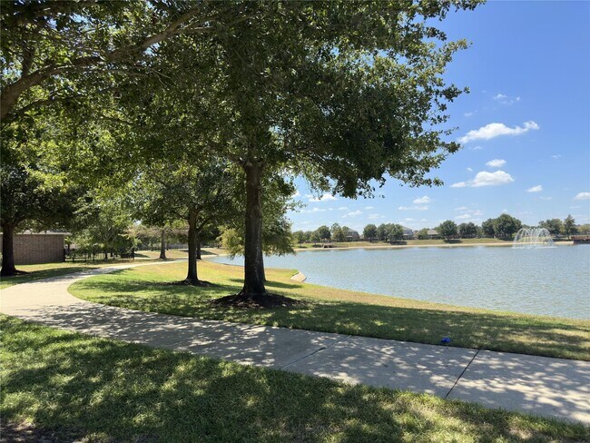 Foto del edificio - 24507 Cornell Park Ln