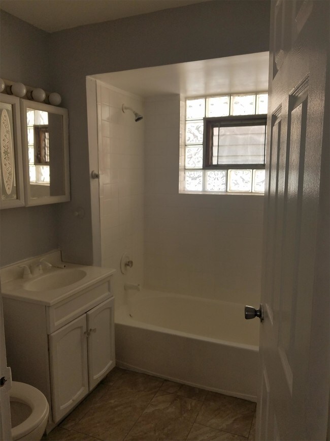 Foto del edificio - 13814 S Wentworth Ave