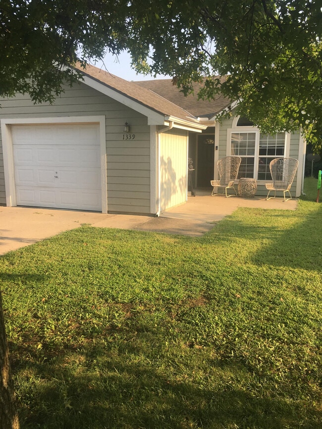 Building Photo - 1339 Sunchase Dr