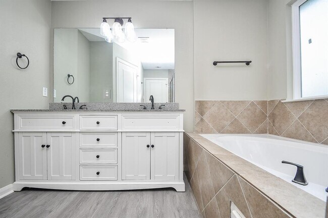 Foto del edificio - 8215 Bonaire St