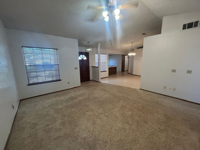 Building Photo - 6025 W Paradise Ave