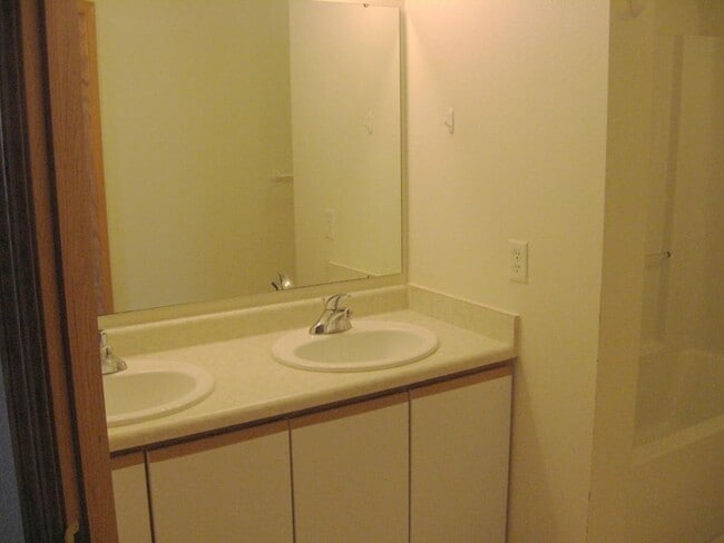Foto del edificio - 2270 Holiday Rd