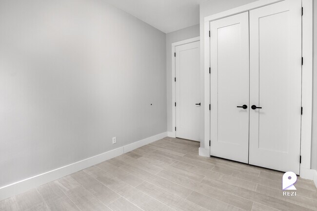 Foto del edificio - 305 E 75th St