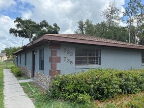 Building Photo - 733 Pineville Ln