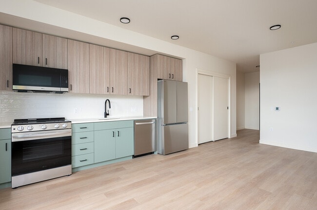 Building Photo - Cedarline
