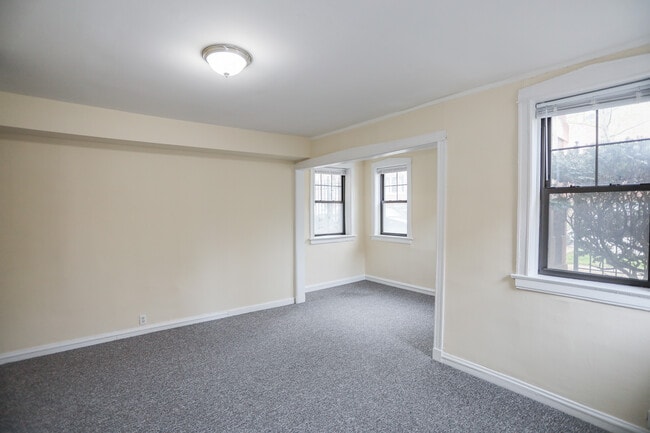 Building Photo - 1059 N Oakley Blvd