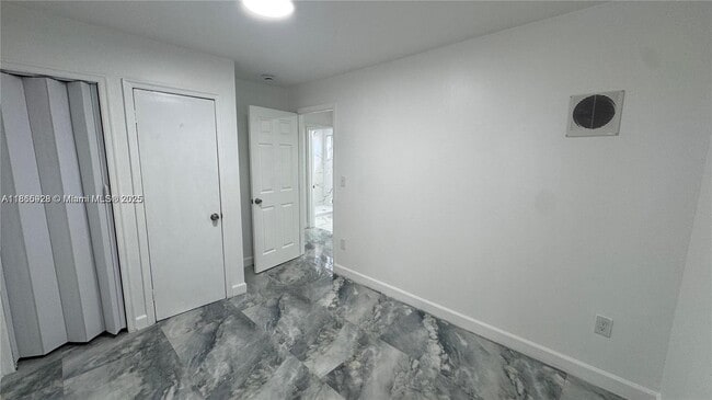 Foto del edificio - 2731 NW 100th St