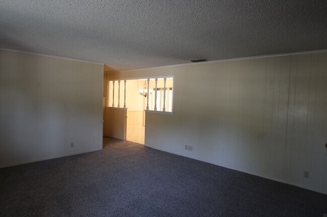Foto del edificio - 1536 Crockett Dr