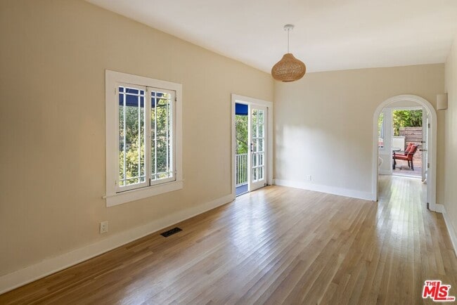 Foto del edificio - 8330 Lookout Mountain Ave