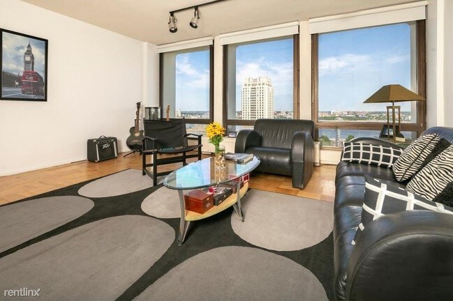 Building Photo - 1 br, 1 bath Condo - 220 Locust St Apt 12C