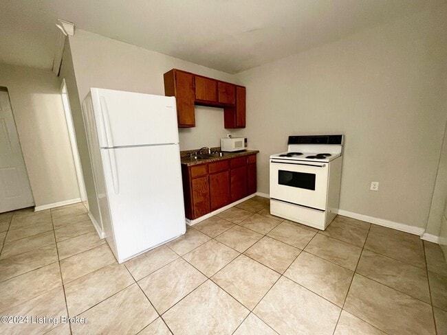 Building Photo - 951 S Brook St