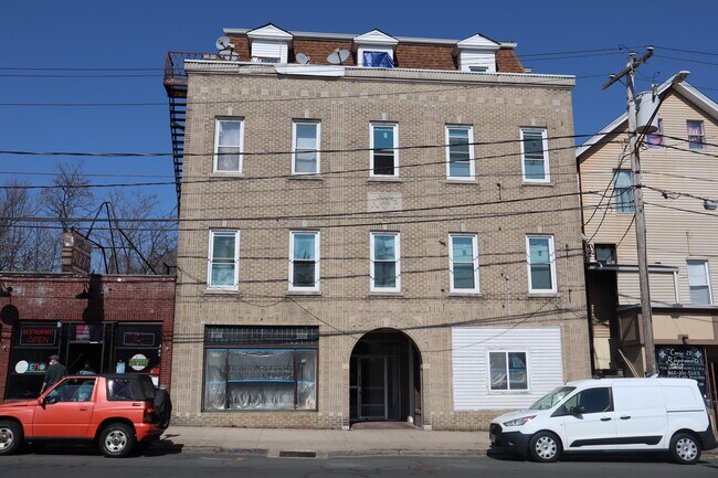 Building Photo - 86 Water St