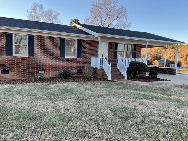 Building Photo - Home For Rent in Crouse