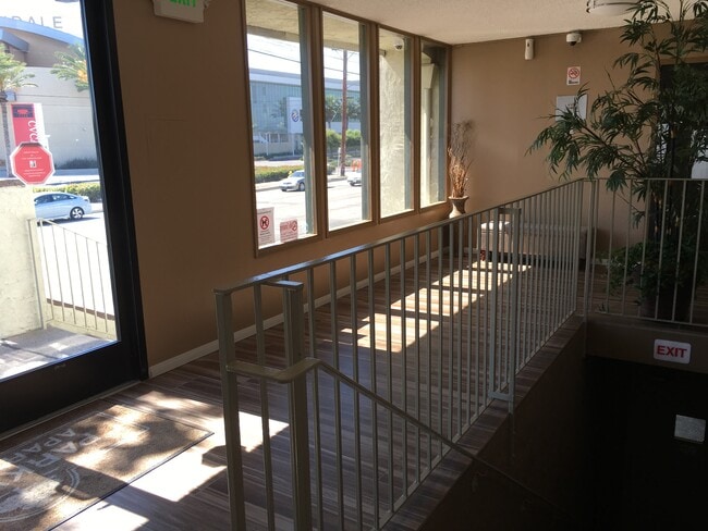 Lobby - 15006 Inglewood Ave