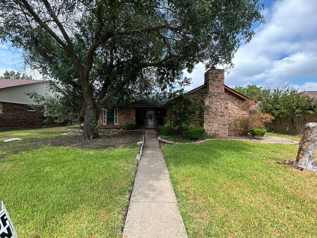 Building Photo - 2521 Dillon Dr