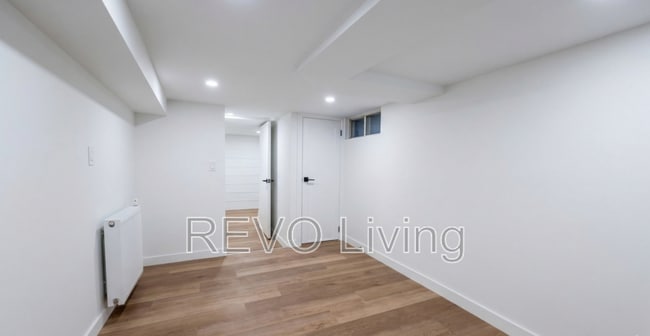 Building Photo - 131 Vine St S