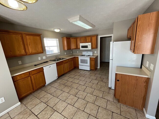 Foto del edificio - Large 3 bedroom/2.5 bathroom Duplex