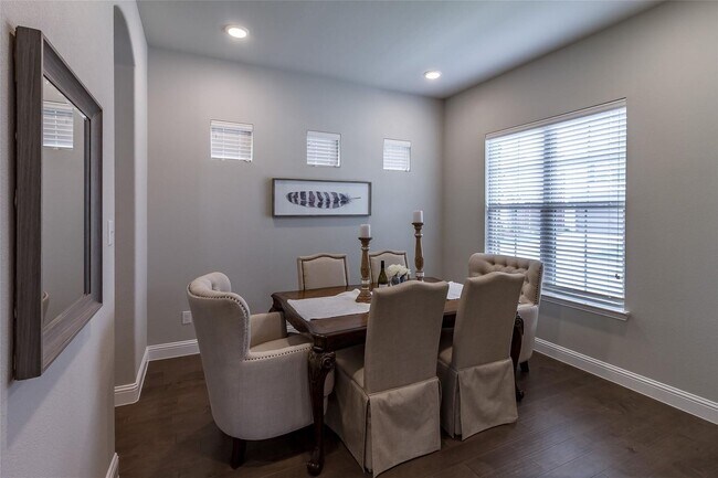 Foto del edificio - Location!! 2018 house, refrigerator provided! Dont miss this sweet home!