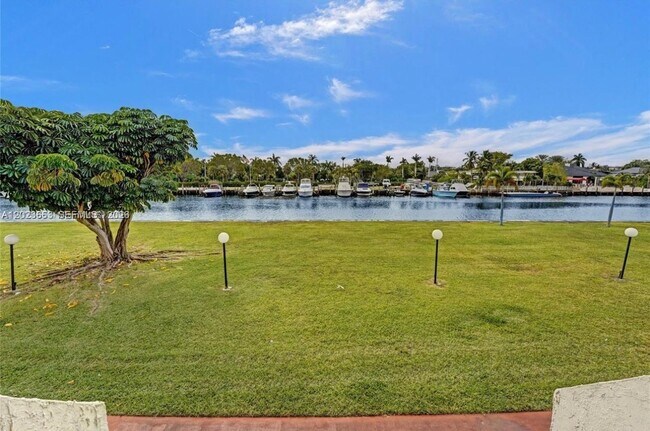 Foto del edificio - 601 Three Islands Boulevard