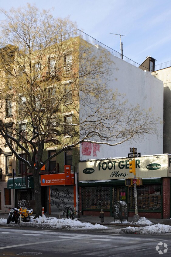 Foto del edificio - 129 First Ave