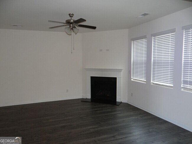 Foto del edificio - 3473 Hawthorn Farm Blvd