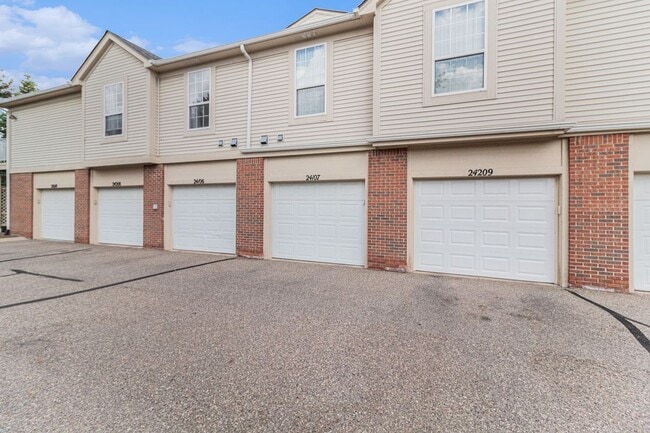Building Photo - 24107 Chesapeake Cir