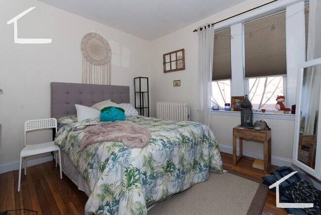 Foto del edificio - HOT BROOKLINE LISTING!!!!!