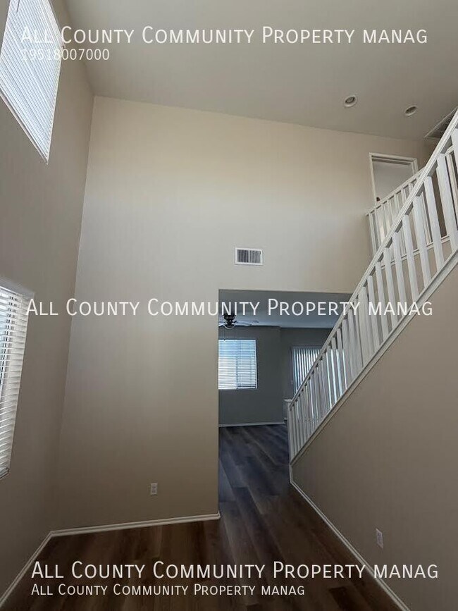 Foto del edificio - 42176 Chestnut Dr