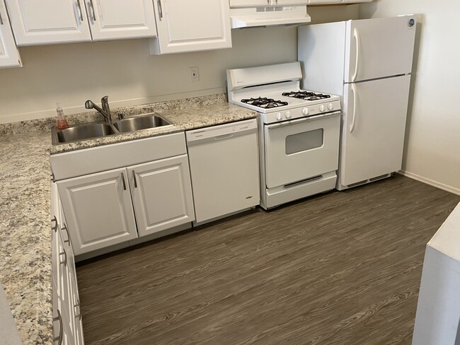 1 bed 1 Bath - 350 N Oakhurst Dr