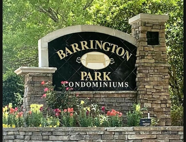 Building Photo - 2801 Chancellorsville Dr