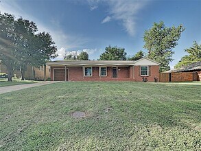 Building Photo - 2817 Clermont Pl